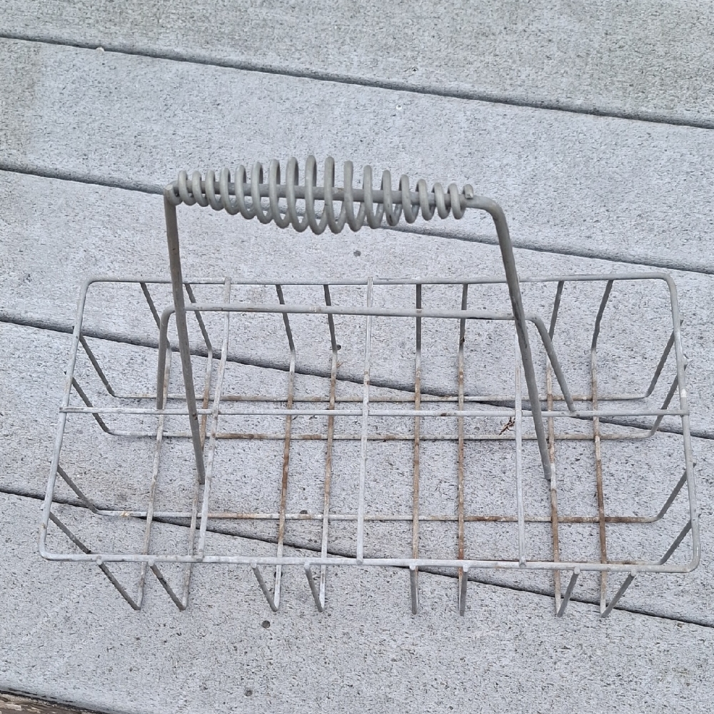 Vintage Metal Wire Bottle Carrier/Basket with Handle